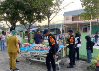 Satbrimob Polda Kaltara  Evakuasi Pasien RSKT Pasca Gempa Susulan