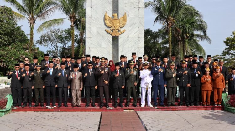 Kapolda Kaltara Hadiri Upacara Ziarah Dalam Rangka Memperingati Hari Pahlawan