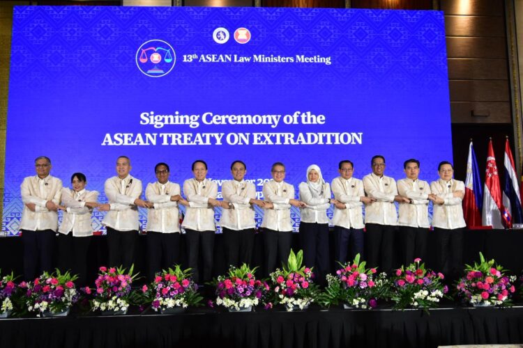 Cegah Pelaku Kejahatan Lintas Negara, Menteri Hukum Supratman Tandatangani ASEAN Treaty on Extradition dan Galang Dukungan Keanggotaan Indonesia pada HCCH