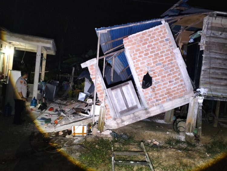 Dua Rumah di Tarakan Roboh Diguncang Gempa M 4,8