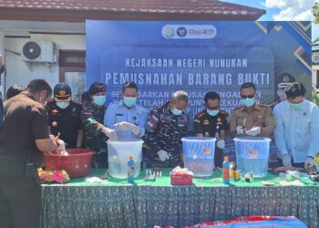 Kajari Nunukan Musnahkan Puluhan Ton Pupuk Ilegal hingga Sabu