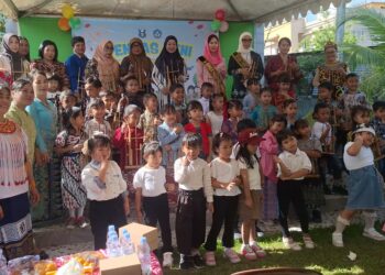 Bunda PAUD Nunukan Ikut Tampil Bermain Angklung di Pentas Seni TK Sion 