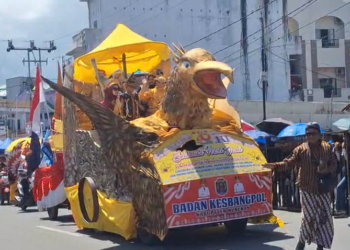 Kereta Kencana “Garuda Pembimbing” dari Bakesbangpol Semarakan Karnaval Mobil Hias di Nunukan