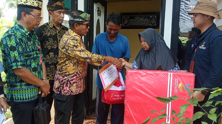 Korban Gempa Bumi di Tarakan Menerima Bantuan dari Gubernur kaltara