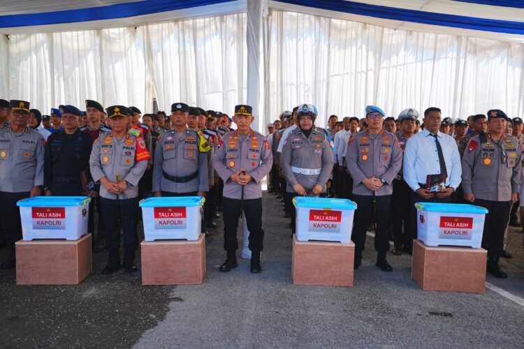 Kapolri Beri Semangat dan Dukungan pada Anggota Polri Terdampak Bencana di Sumbar