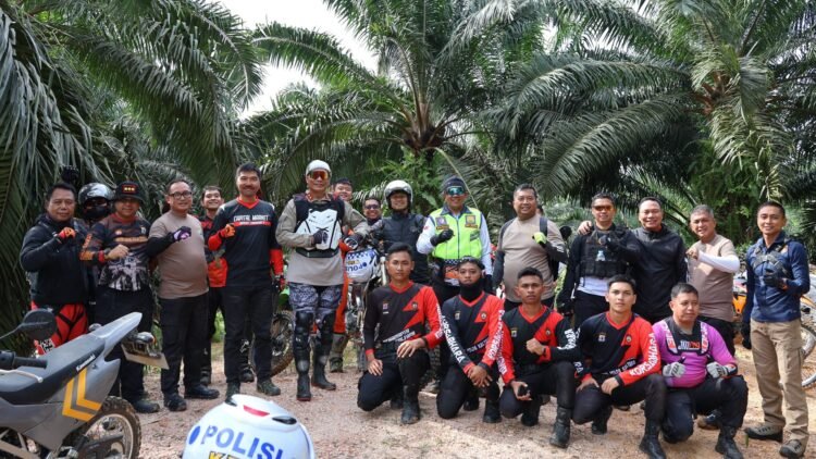 Melewati Jalur Terjal dan Perkebunan Sawit, Kapolda Kaltara Pimpin Patroli Roda Dua ke Pelosok Bulungan