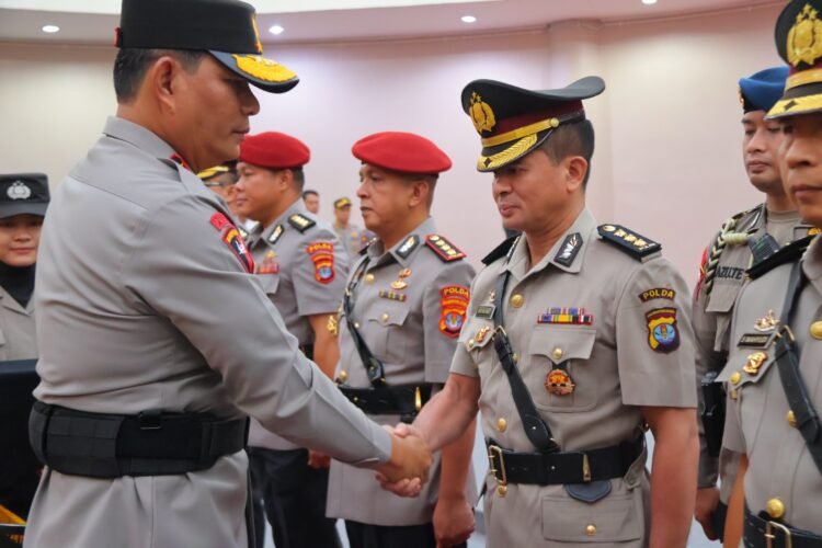 Polda Kaltara Laksanakan Pelantikan Jabatan Karolog Polda Kaltara serta Serah Terima Jabatan Dirresnarkoba dan Kabidhumas Polda Kaltara