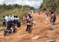 Masyarakat di Krayan timur melaporkan Jalan Rusak kepada Presiden RI