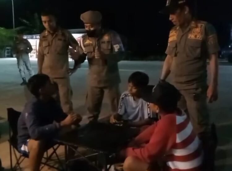 Patroli Jam Malam Satpol PP Nunukan Temui Pelajar Masih Beraktivitas di Atas Pukul 21.00 WITA