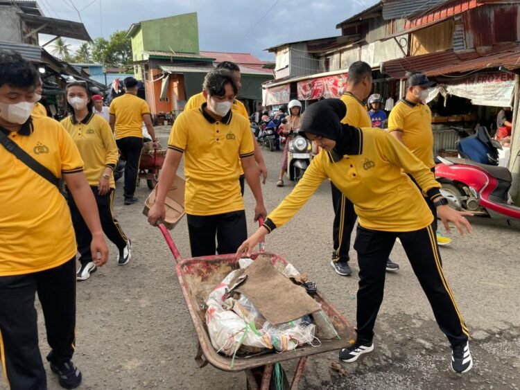 Polres Nunukan Gelar Kerja Bakti di Pasar Inhutani, Wujudkan Lingkungan Bersih dan Kondusif