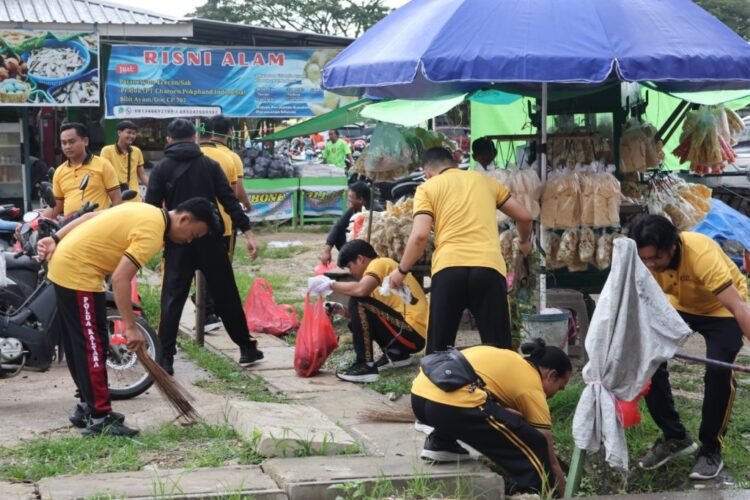 Wujud Kepedulian Lingkungan, Polda Kaltara dan Jajaran Gelar Aksi Bersih-Bersih Serentak di Sejumlah Wilayah