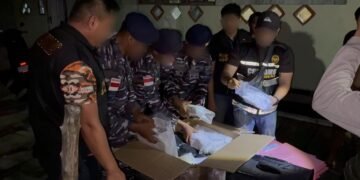Sinergitas TNI AL dan Bea Cukai Nunukan Gagalkan Penyelundupan Barang Branded Asal Malaysia di Dermaga Yamaker