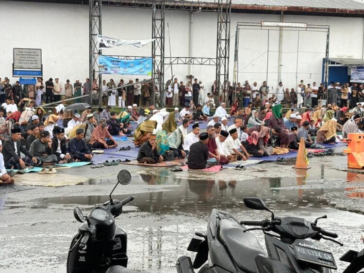 Salat Id di Tengah Hujan, Jamaah Muhammadiyah Tarakan Tunjukkan Keteguhan Iman
