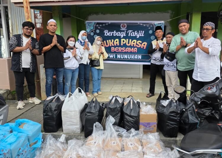 Insan Pers Nunukan Tebar Kebaikan Ramadan, Bagikan Takjil untuk Masyarakat