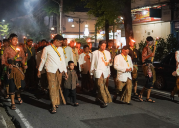Kirab Obor Mangkunegaran Hidupkan Tradisi dan Semangat Takbiran di Solo
