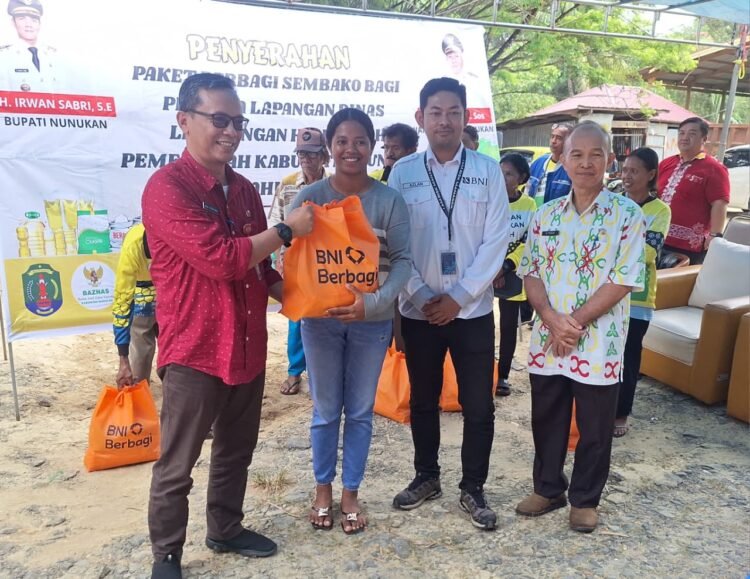 Pemkab Nunukan Serahkan 603 Paket Sembako Ramadan untuk Pekerja DLH