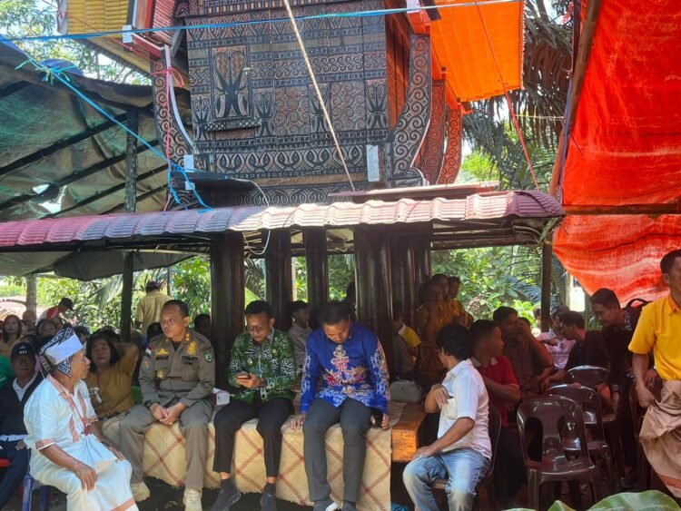 Wabup Hermanus Hadiri Syukuran Rumah Adat Tongkonan Toraja