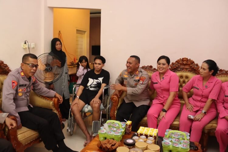 Peduli Anggota, Kapolres Nunukan Sambangi Personel yang Sakit