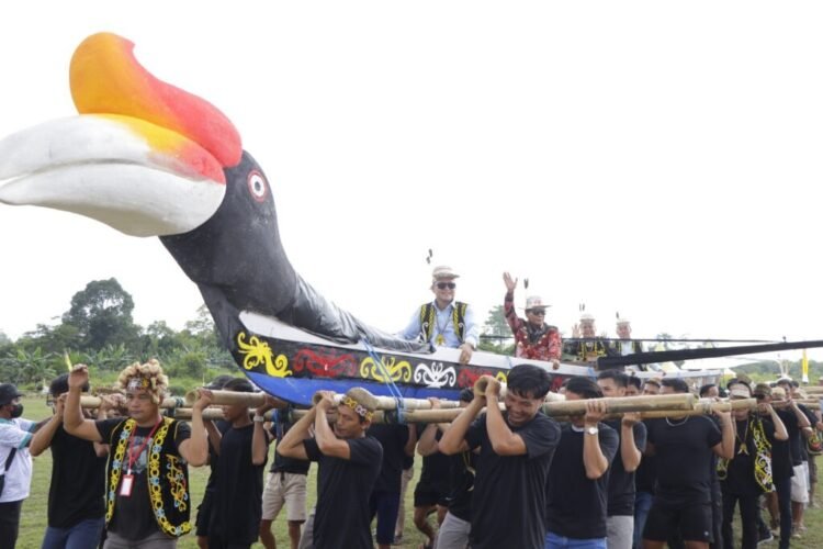 Gubernur Zainal Ajak Generasi Muda Lestarikan Budaya Dayak Kenyah Lewat Festival Temengang Iwan