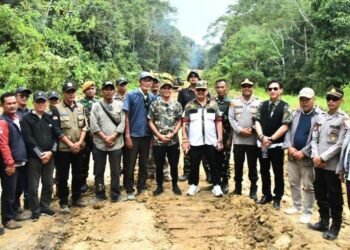 Bupati Nunukan Tinjau Jalan Rusak di Krayan, Lima Titik Segera Ditangani