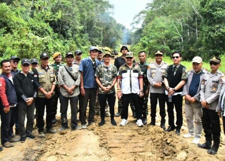 Bupati Nunukan Tinjau Jalan Rusak di Krayan, Lima Titik Segera Ditangani