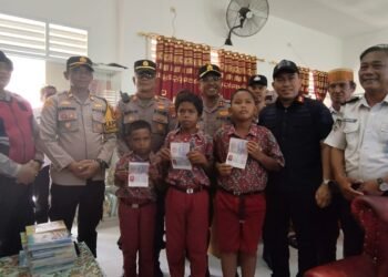 Polres dan Imigrasi Nunukan Hadir untuk Anak Perbatasan, 13 Pelajar Dapat Pas Lintas Batas