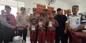 Polres dan Imigrasi Nunukan Hadir untuk Anak Perbatasan, 13 Pelajar Dapat Pas Lintas Batas
